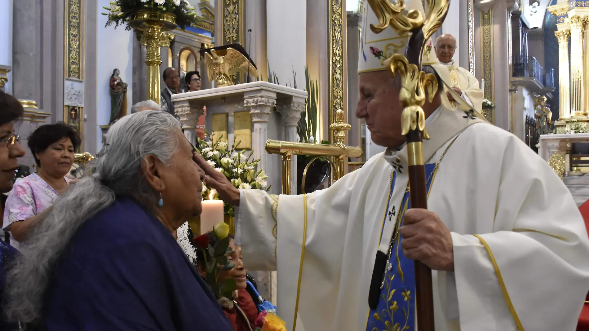 arzobispo da misa por dia madres2